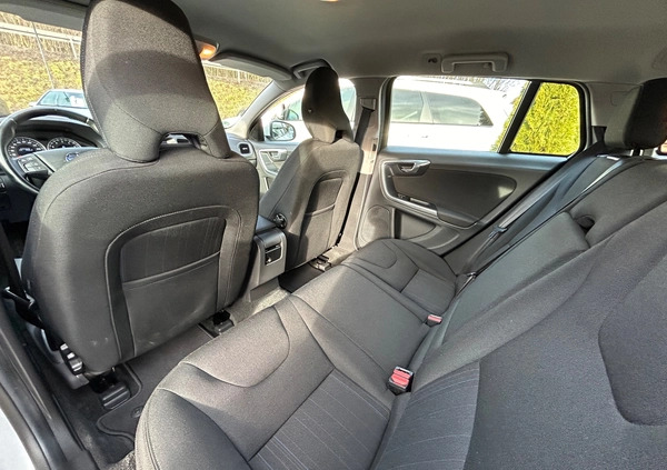 Volvo V60 cena 37900 przebieg: 237000, rok produkcji 2013 z Mrągowo małe 596